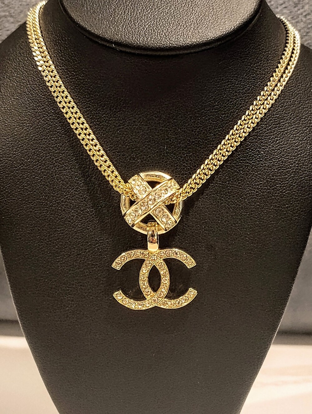 CHANEL CC CRYSTAL-EMBELLISHED PENDANT & CENTERPIECE ON LAYERED CHOKER NECKLACE